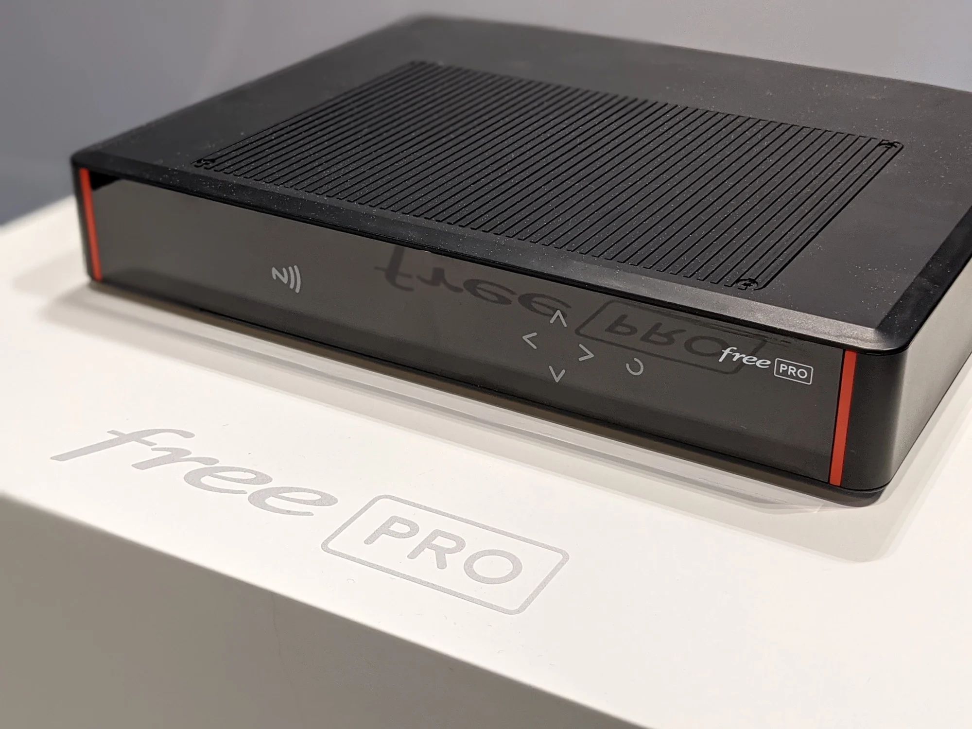 Installation réseau et équipement télécom professionnel Free Pro par MAD86
